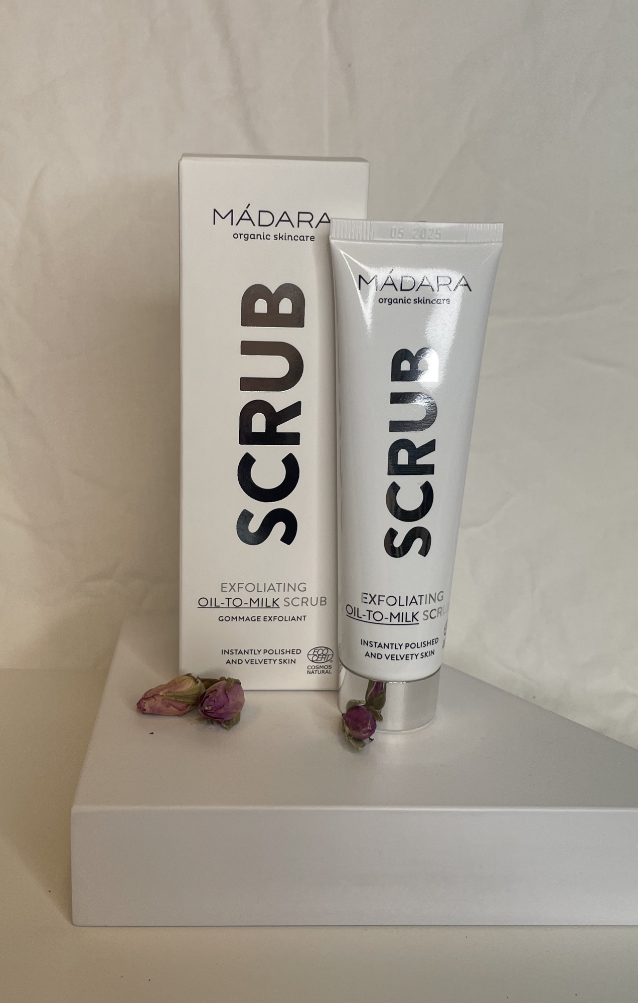 Madara Exfolierende Oil-to-Milk Scrub til Glat Hud